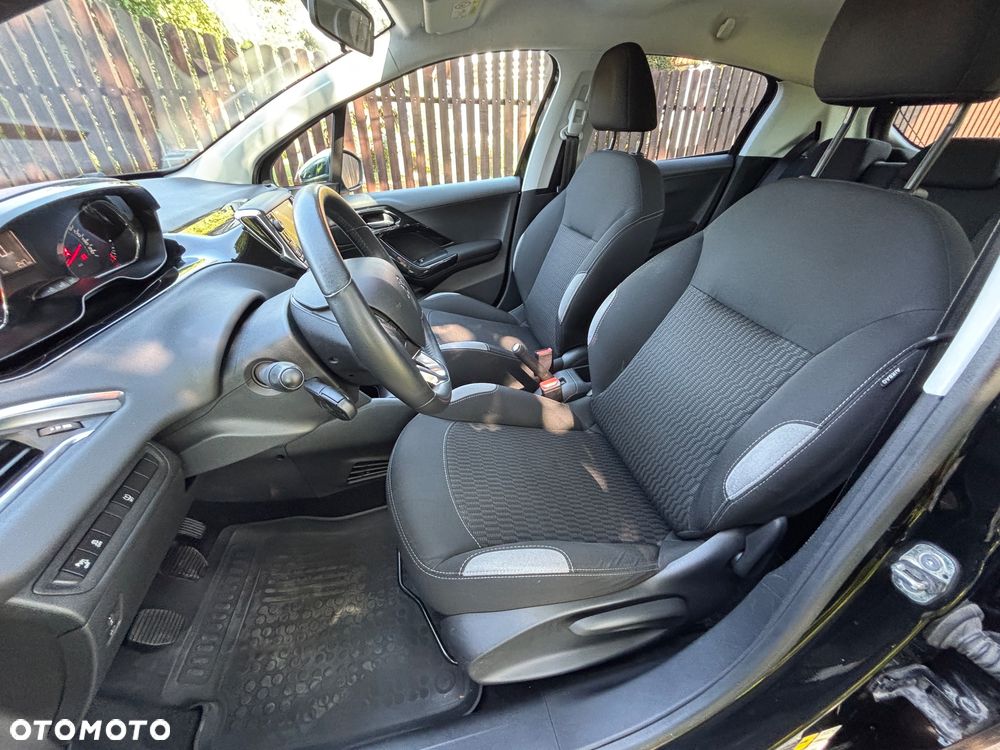 Peugeot 208 1.2 PureTech Style - 16