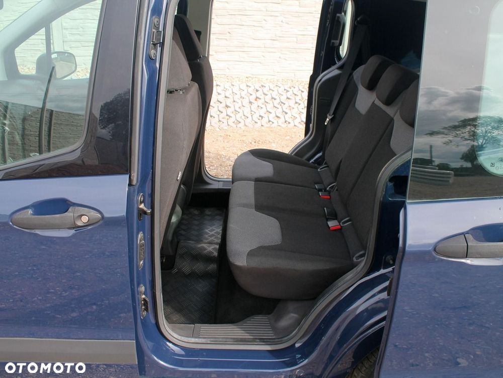 Ford Transit Courier - 16