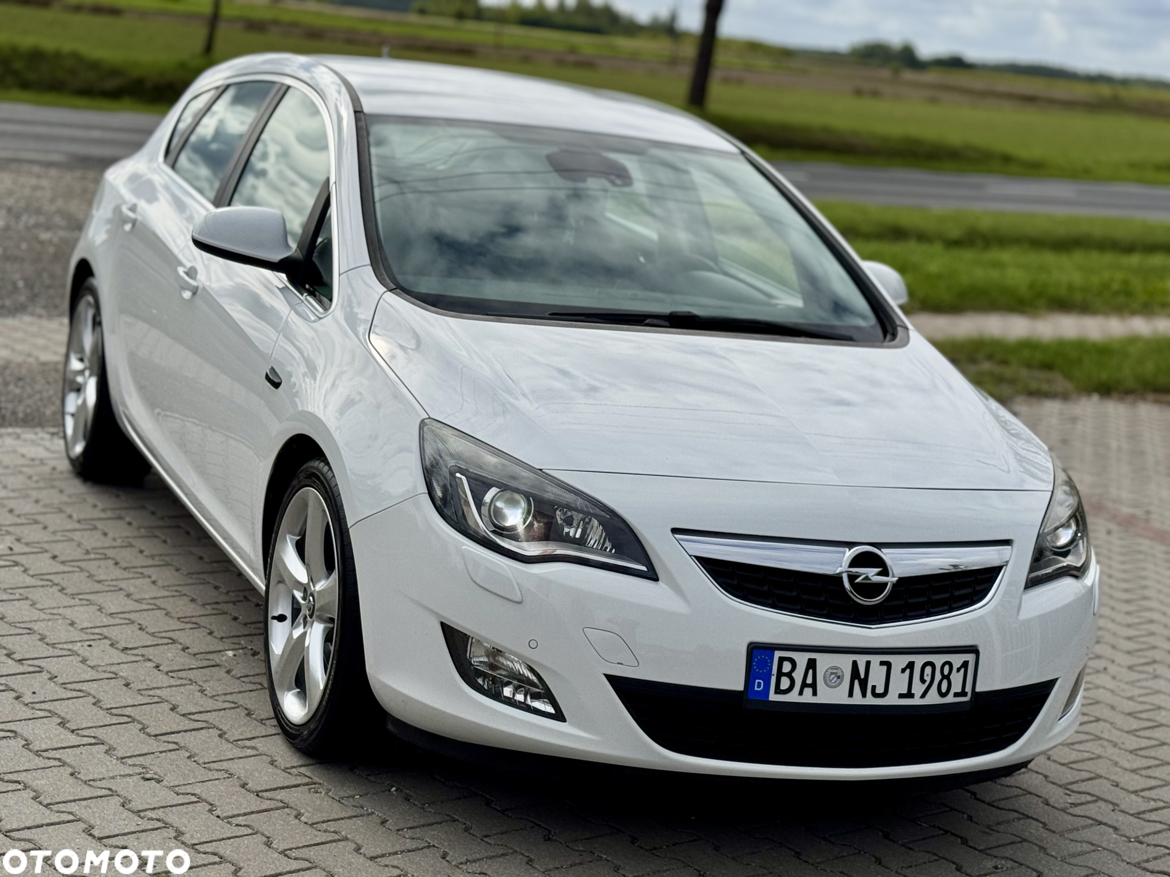 Opel Astra 1.6 Turbo Cosmo - 5