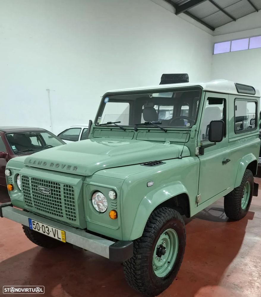 Land Rover Defender - 1