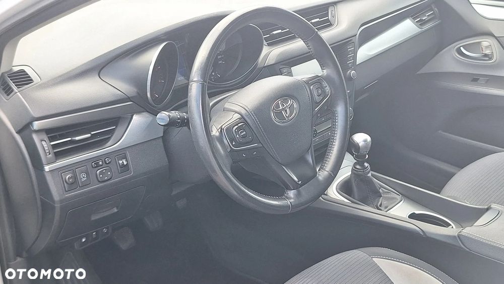Toyota Avensis - 9