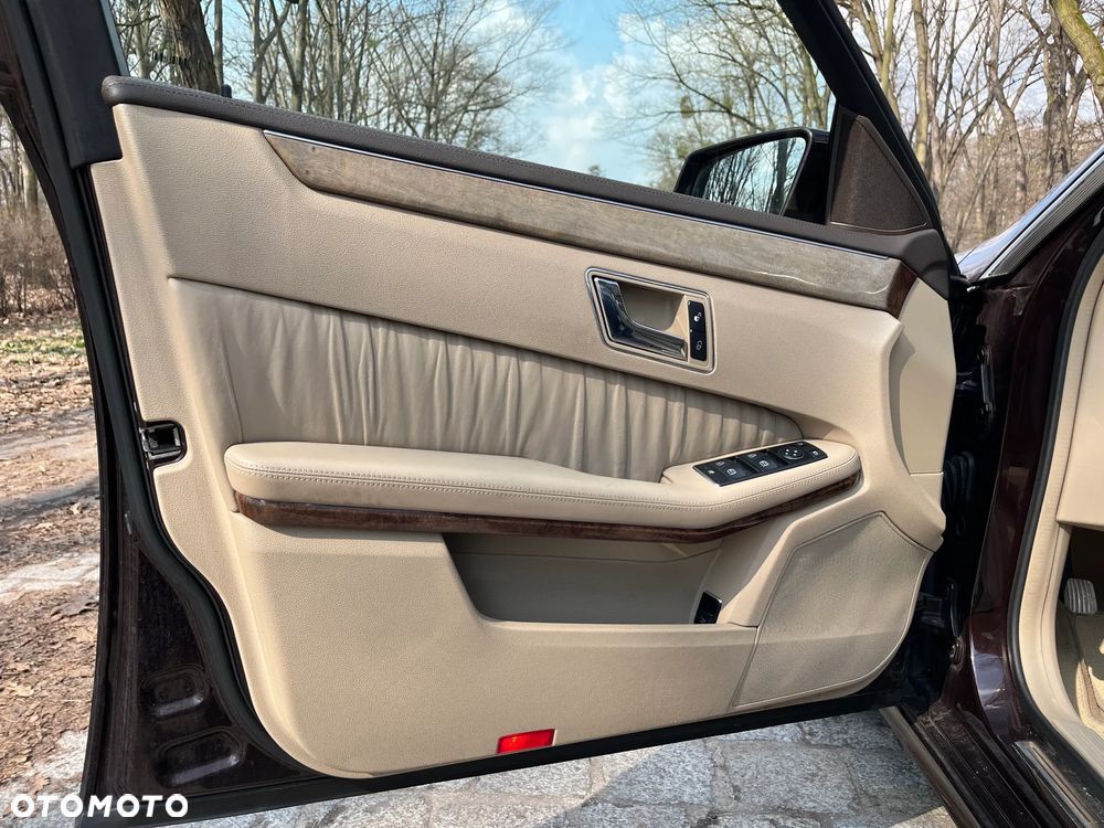 Mercedes-Benz Klasa E 350 CGI BlueEFFICIENCY Elegance - 14