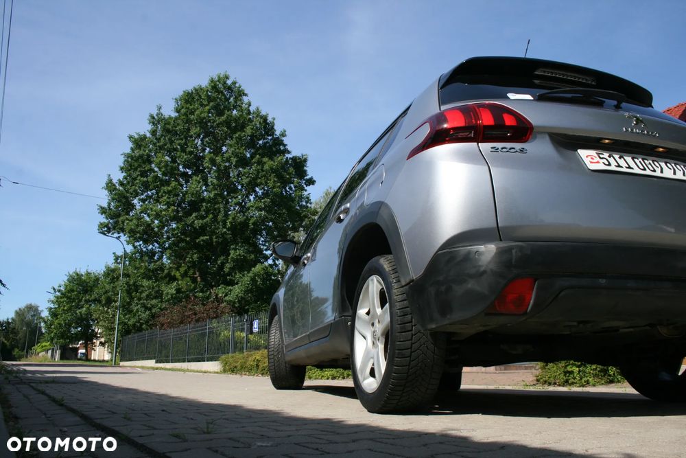 Peugeot 2008 1.2 Pure Tech Allure S&S - 9