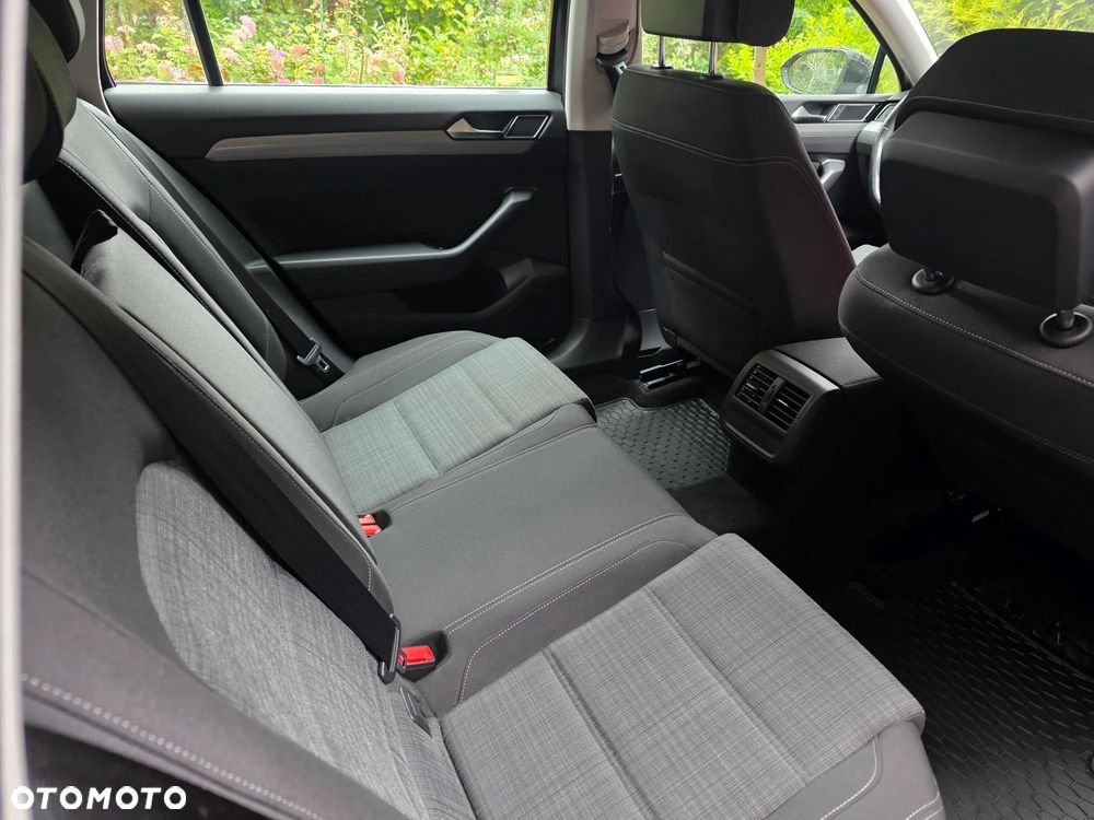 Volkswagen Passat 1.5 TSI EVO Business - 10