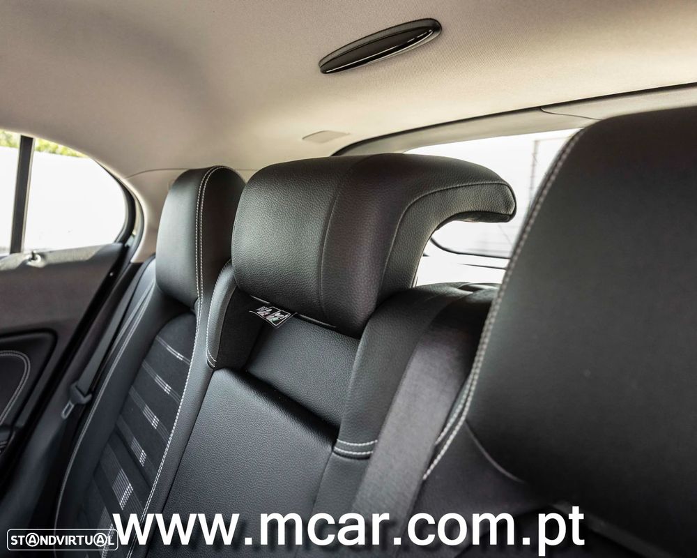 Mercedes-Benz GLA 180 d - 15