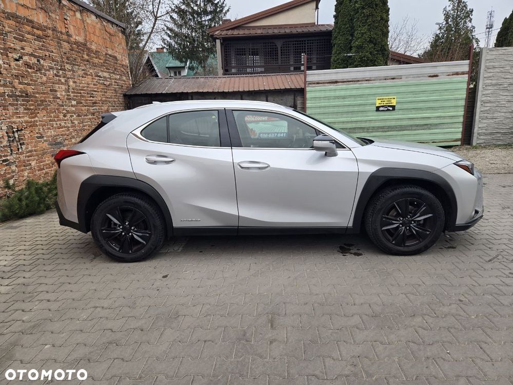Lexus UX 250h - 5