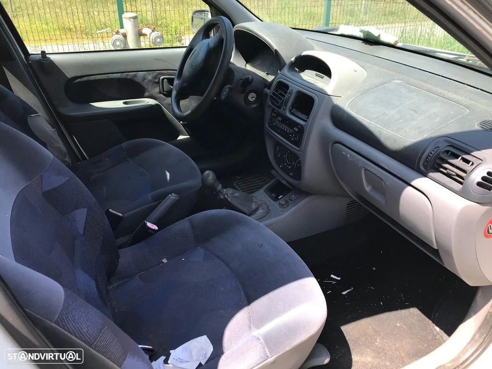 Renault Clio 1.2 5P 1999 - Para Peças - 6