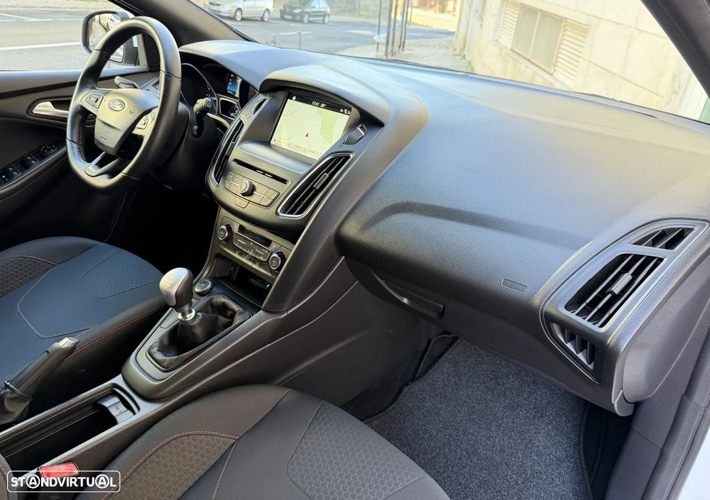Ford Focus 1.5 TDCi ECOBlue ST-Line - 19
