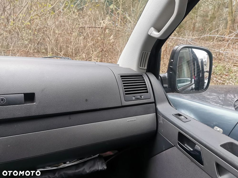 Volkswagen Multivan - 10