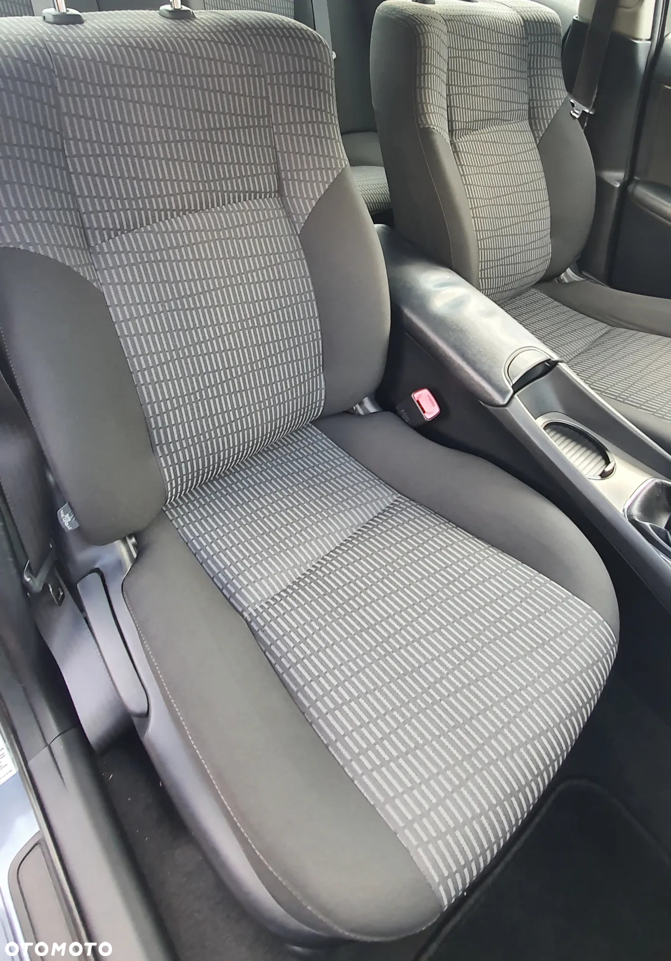 Toyota Avensis 1.8 Sol plus NAVI - 23