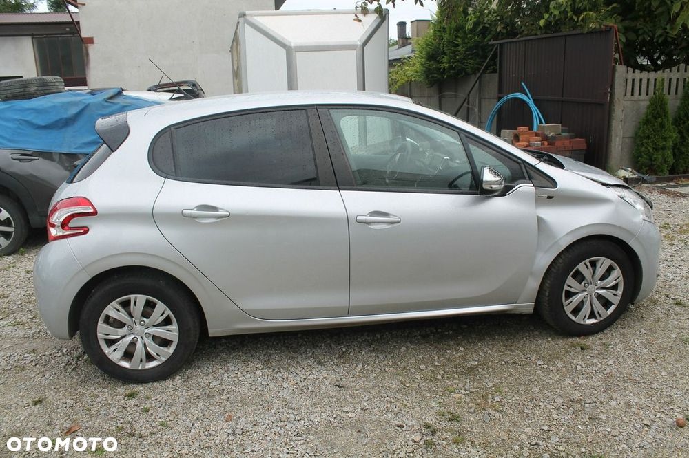 Peugeot 208 - 4