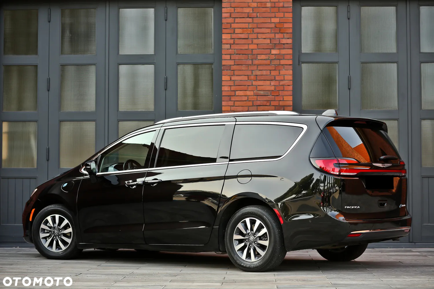 Chrysler Pacifica - 12