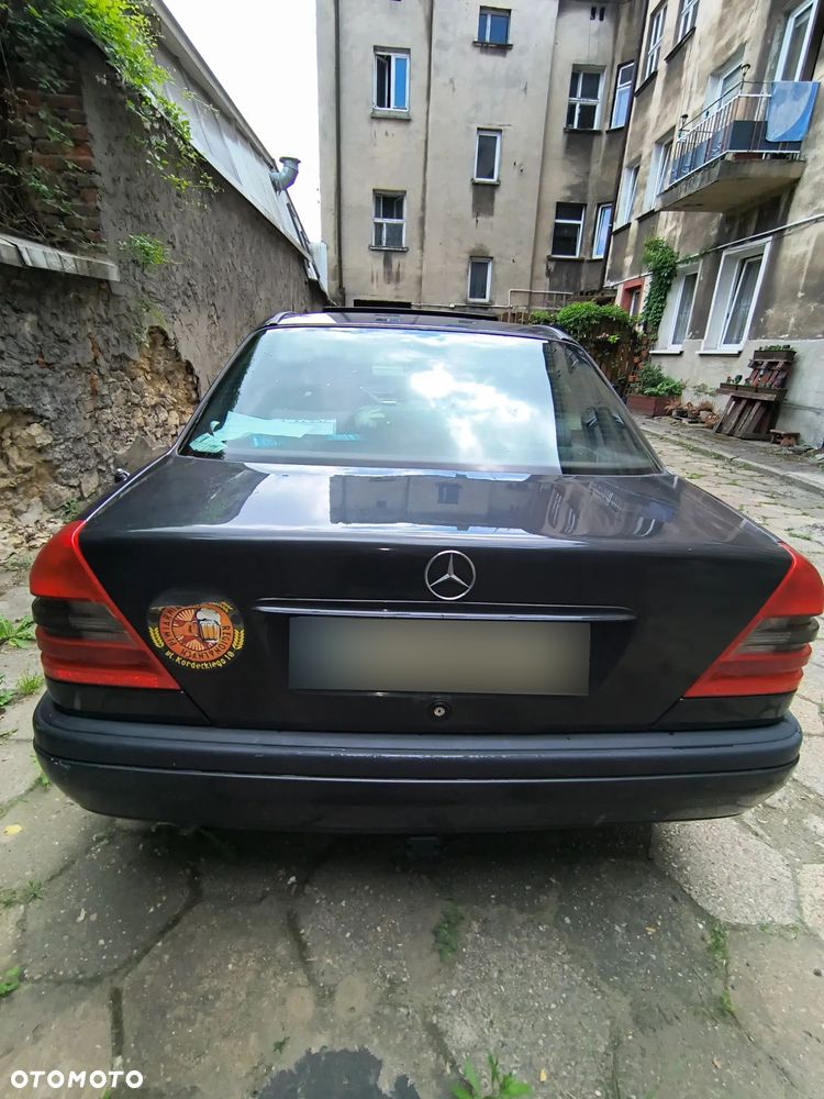Mercedes-Benz Klasa C 180 Classic - 4