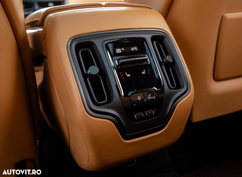 Aston Martin DBX - 29