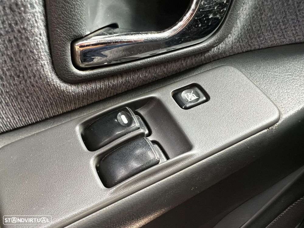Mitsubishi Pajero 2.8 TD GLS - 27