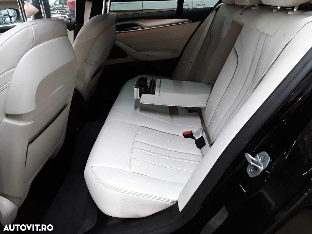 BMW Seria 5 520i Aut. Luxury Line - 8