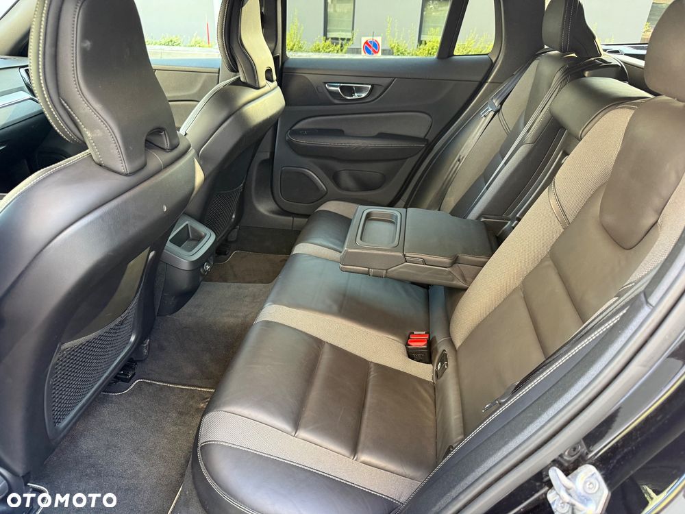 Volvo V60 D4 R-Design - 17