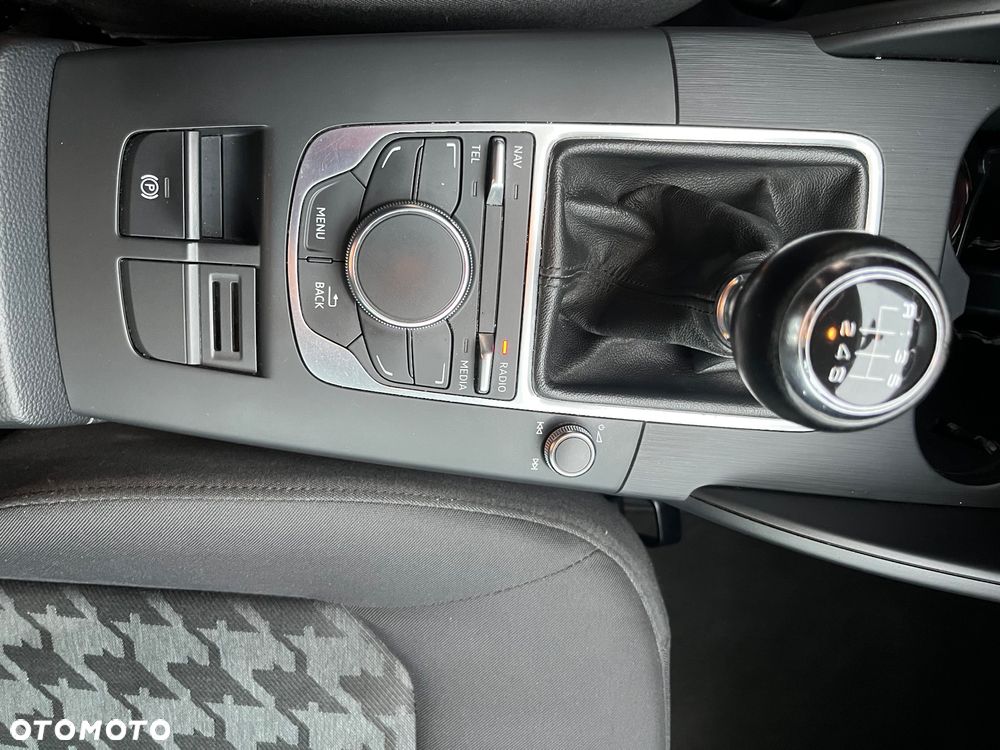 Audi A3 Sportback 1.4 TFSI Ambiente - 16