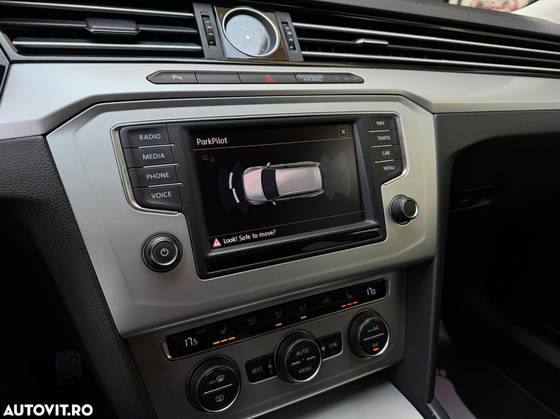 Volkswagen Passat - 11