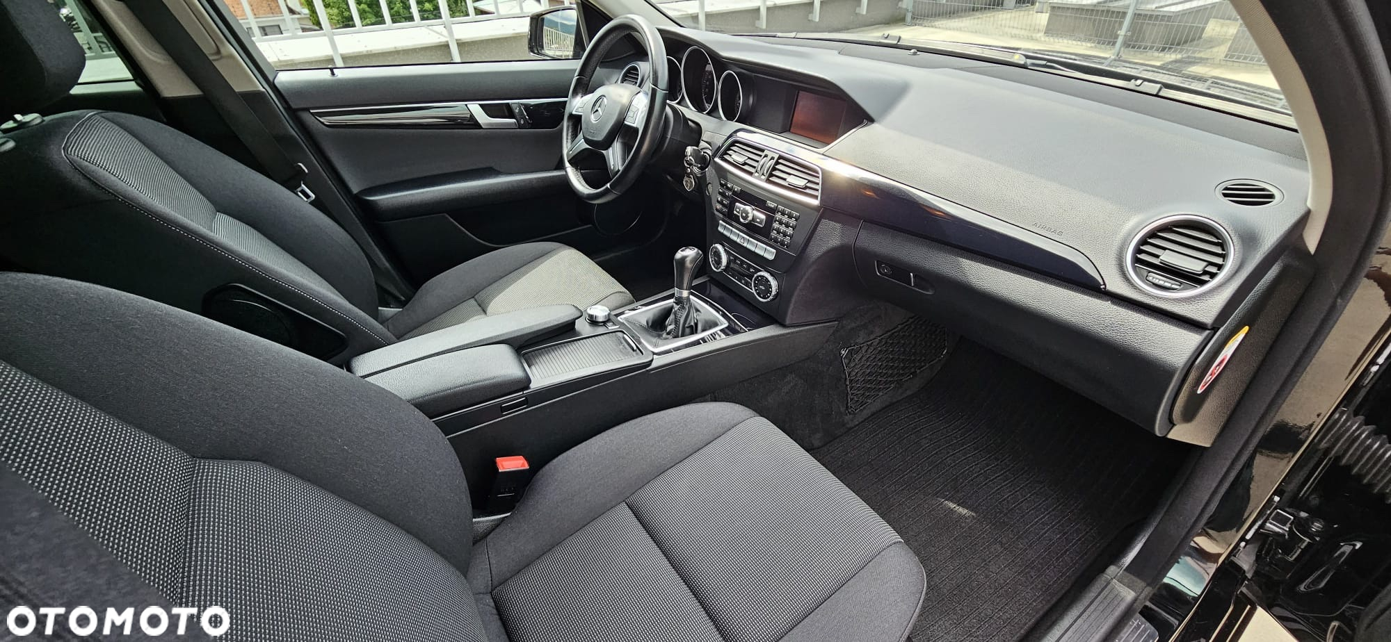 Mercedes-Benz Klasa C 180 CGI BlueEff Avantgarde - 8