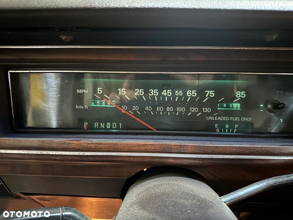 Ford Crown - 28