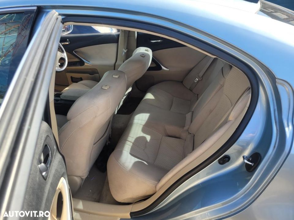 dezmembrez lexus is 220 - 4