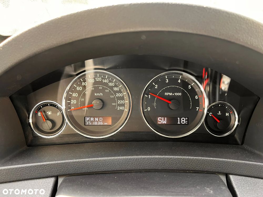 Jeep Grand Cherokee 3.7 4x4 Laredo - 2
