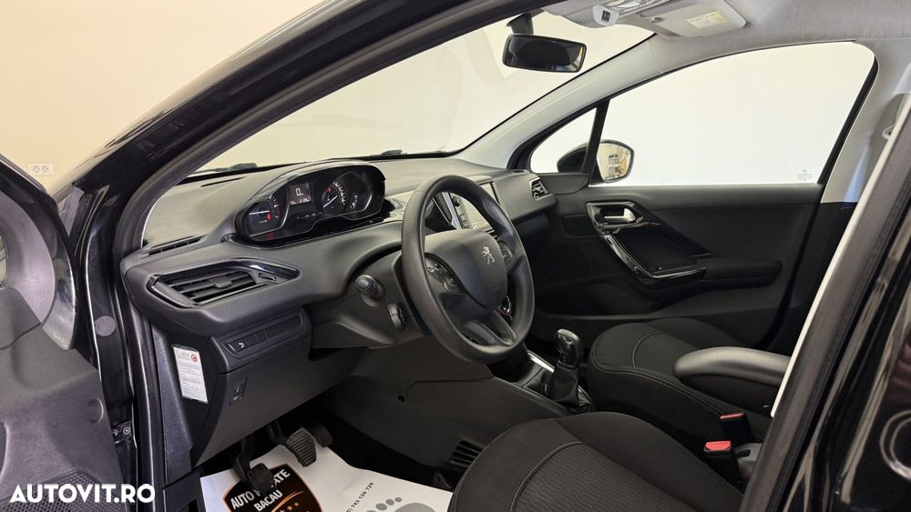 Peugeot 208 - 12
