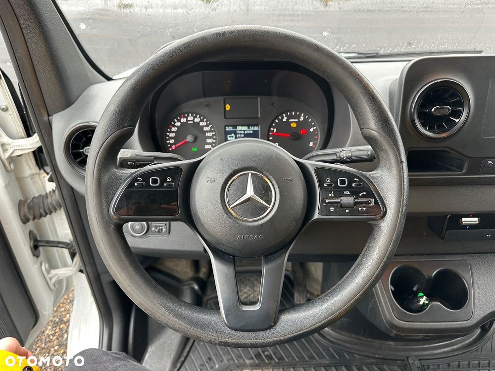 Mercedes-Benz Sprinter - 24