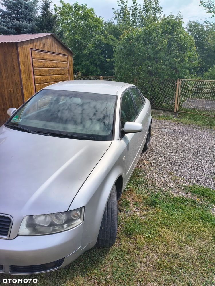Audi A4 Limousine - 1