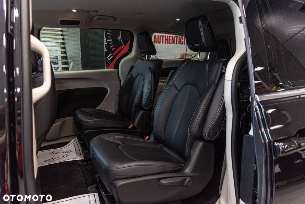 Chrysler Pacifica - 21