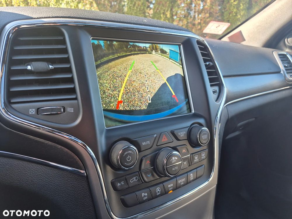 Jeep Grand Cherokee - 16