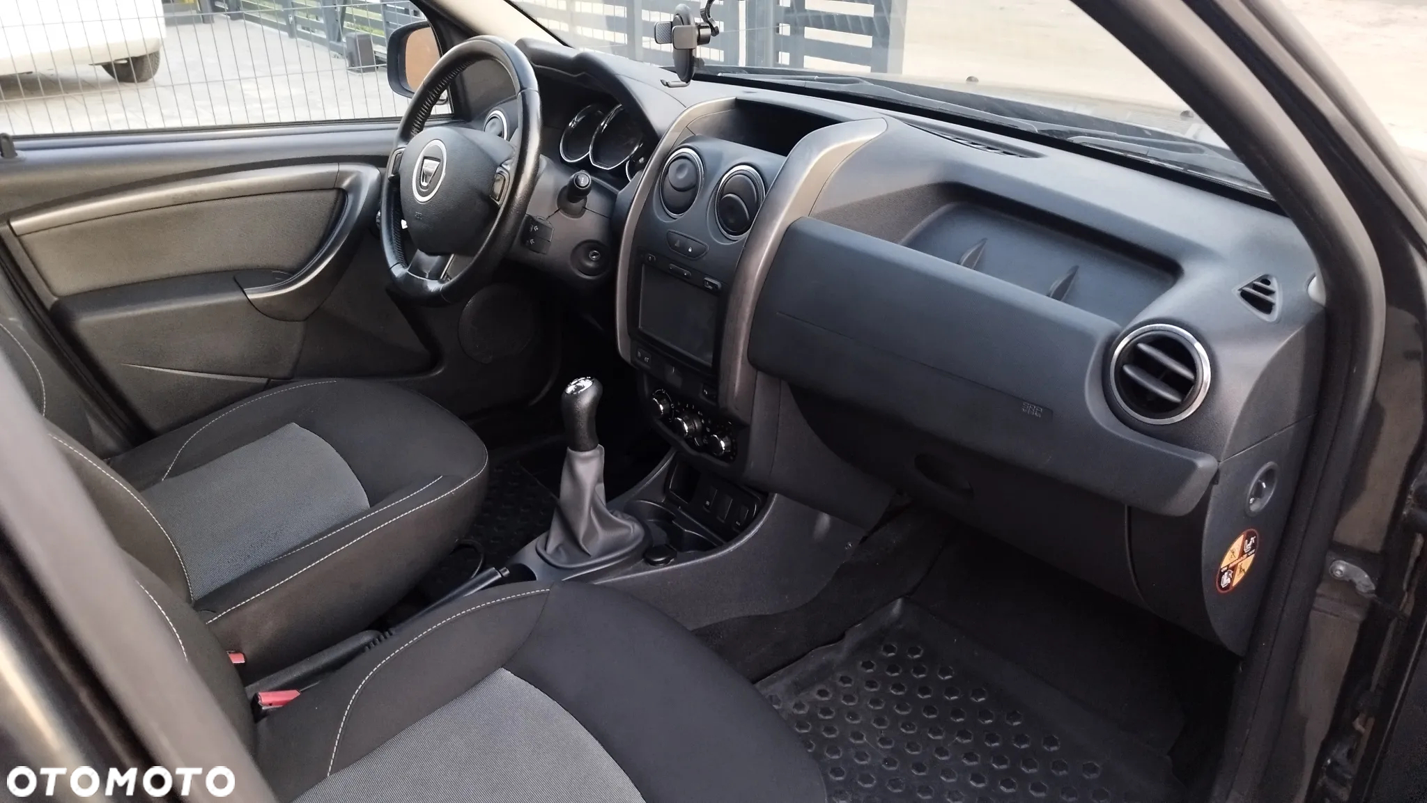 Dacia Duster 1.6 SCe Urban Explorer S&S - 10