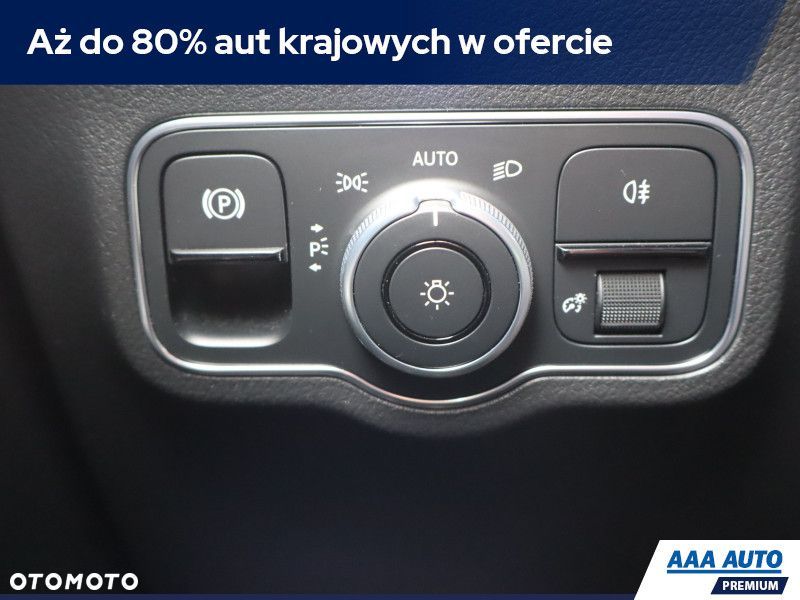 Mercedes-Benz GLA - 13