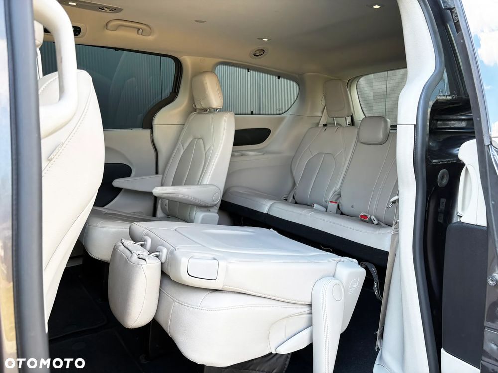 Chrysler Pacifica - 20
