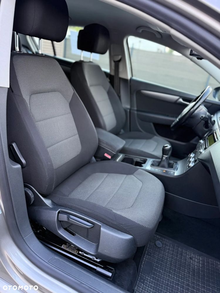 Volkswagen Passat - 16