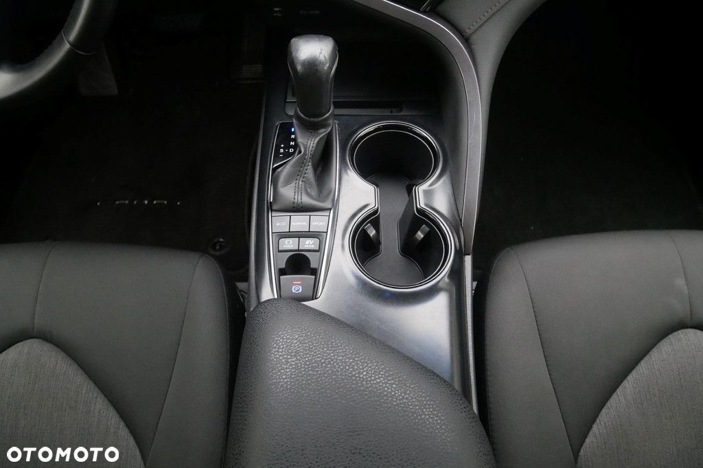 Toyota Camry - 11