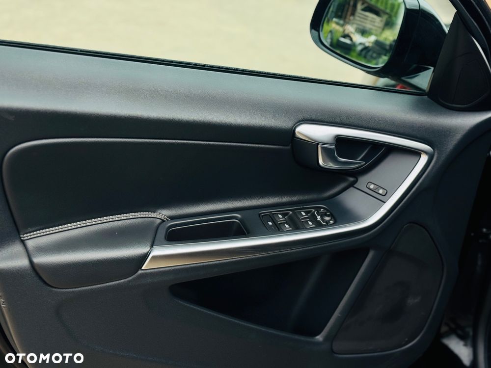 Volvo V60 D2 Drive-E R-Design Kinetic - 27