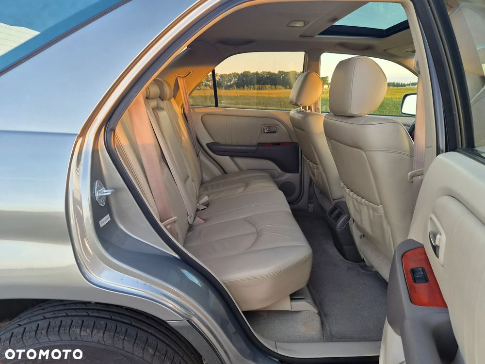 Lexus RX FWD - 30
