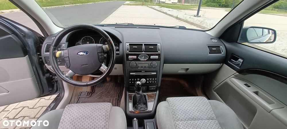 Ford Mondeo 2.0 Ghia - 23