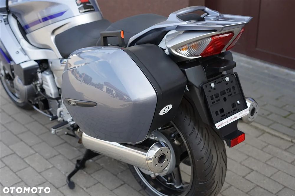 Yamaha FJR - 24