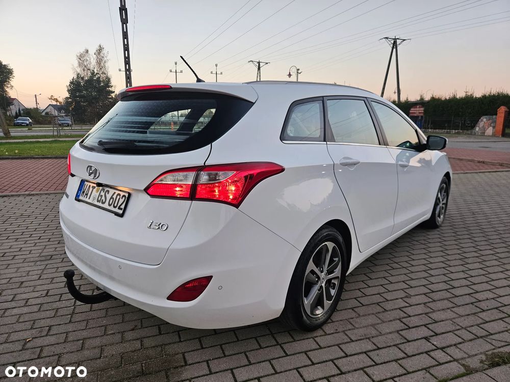 Hyundai i30 1.6 CRDi Fifa World Cup Edition - 6