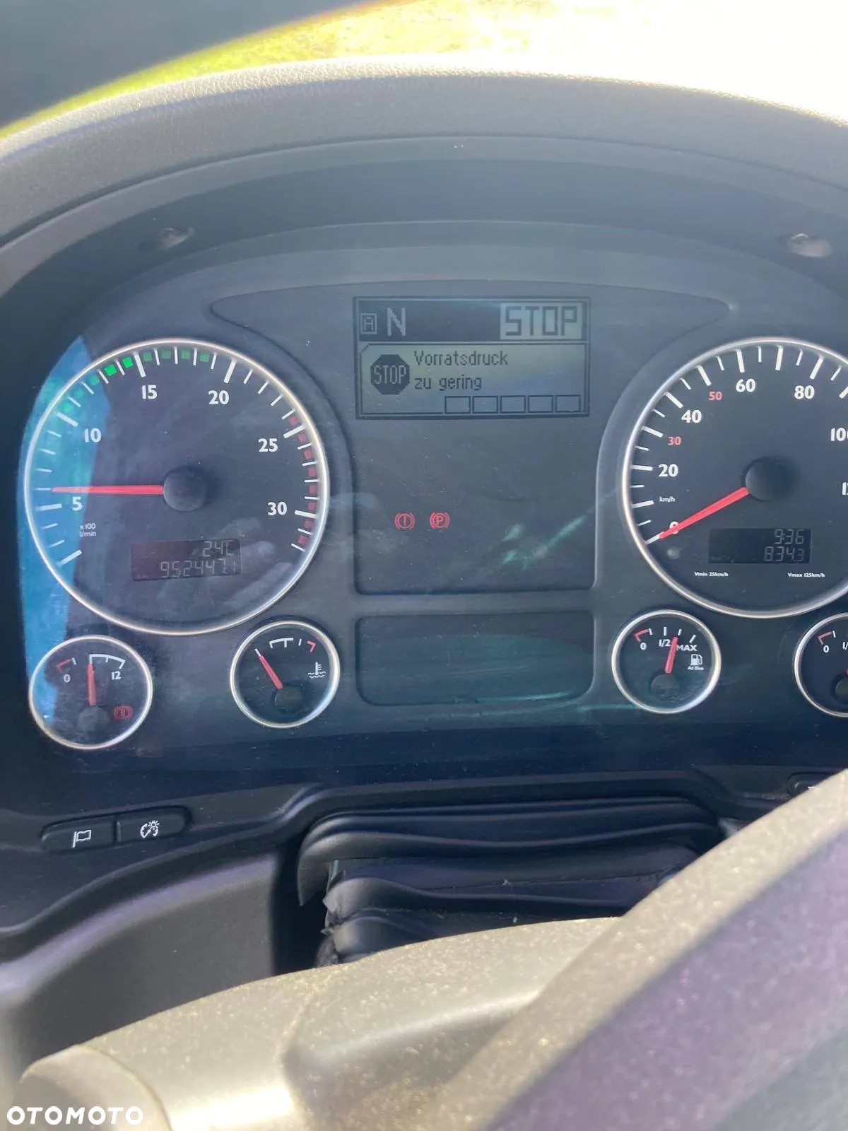 MAN TGX 26.440 skrzyniowy - 13