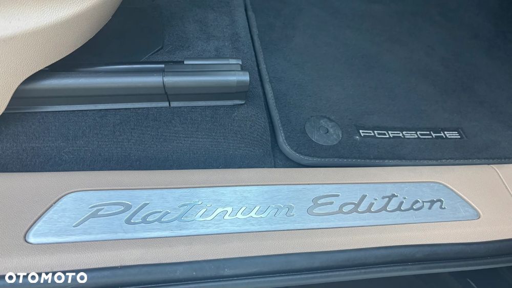 Porsche Cayenne Platinum Edition - 14