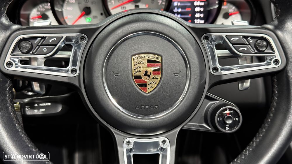 Porsche 911 (991) Carrera 4 GTS PDK - 33