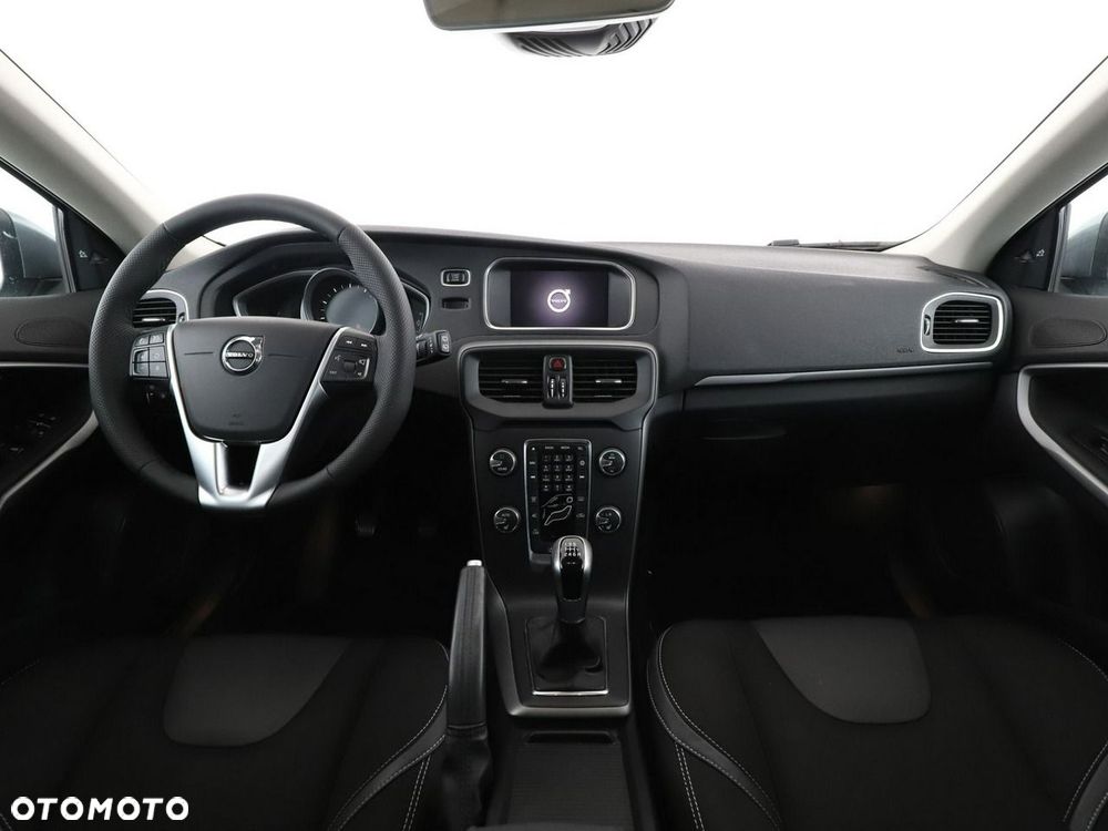 Volvo V40 T2 Momentum - 16