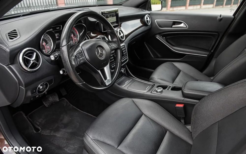 Mercedes-Benz GLA 250 4Matic 7G-DCT AMG Line - 28