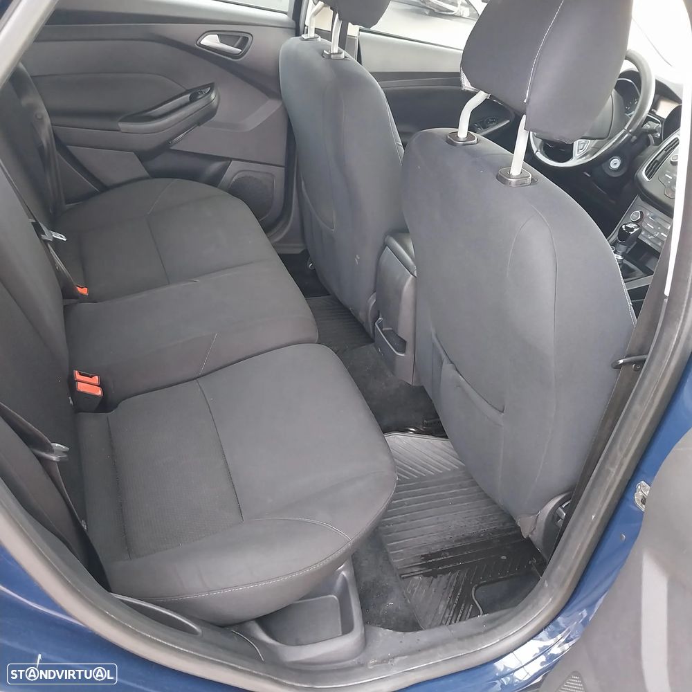 Ford Focus SW - 12