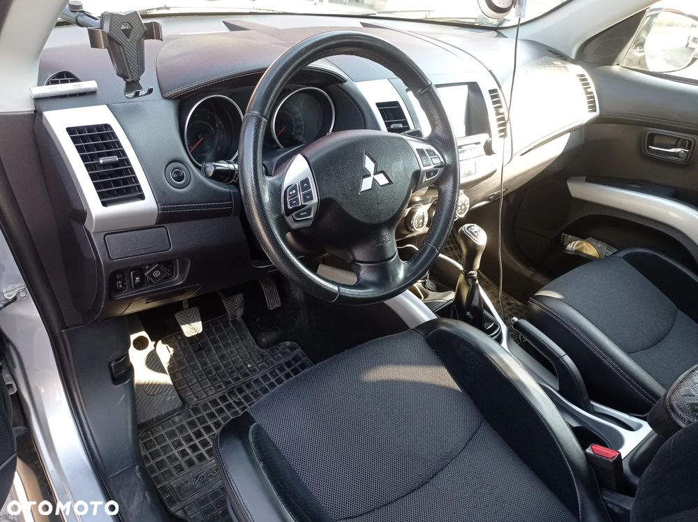 Mitsubishi Outlander 2.0 Intense NAVI 2WD EU5 - 12