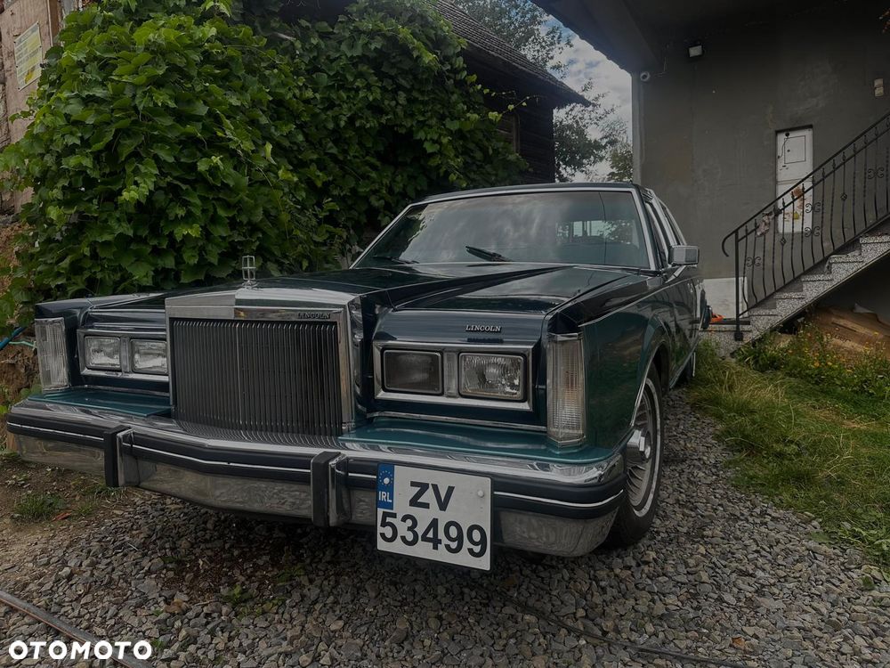 Lincoln Town Car - 1